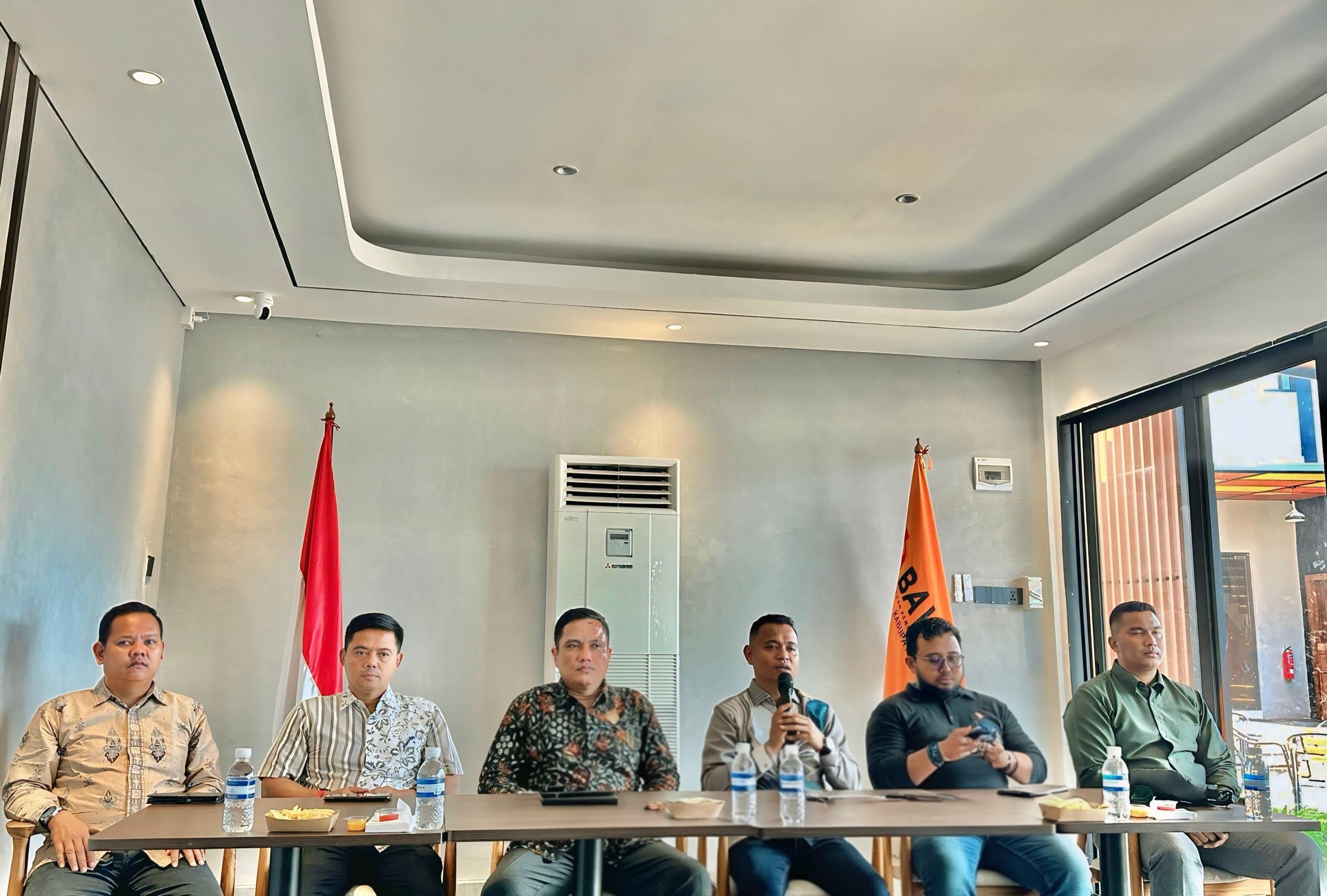 Ketua Bawaslu Bintan, Sabrima Putra, saat membuka kegiatan di salah satu ruang pertemuan kawasan Jalan WR Supratman, Tanjungpinang , Kamis (25/9/2025)/ Foto: Humas Bawaslu Bintan