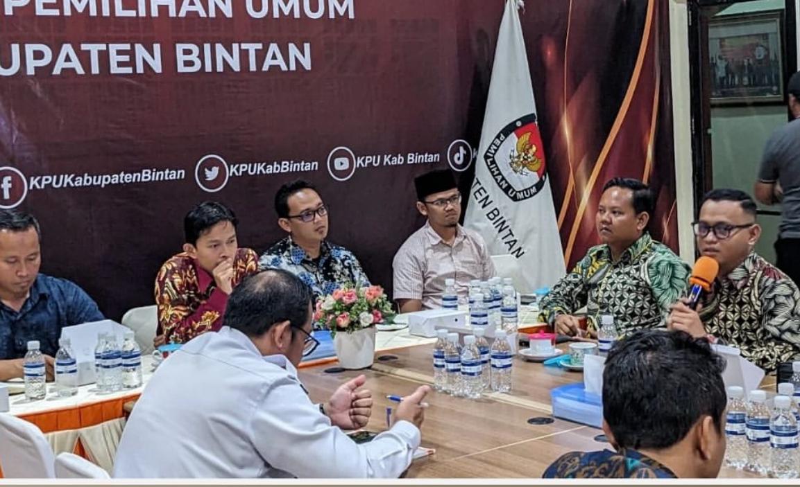 Sabrima Putra saat menyampaikan catatan hasil pengawasan pemilihan tahun 2024