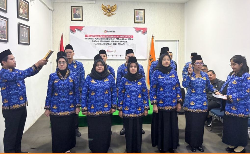 Pelantikan 9 PPPK Tahap I Bawaslu Kabupaten Bintan secara virtual yang dipimpin Sekjen Bawaslu RI Ihsan Fuadi, Selasa (1/7/2025).