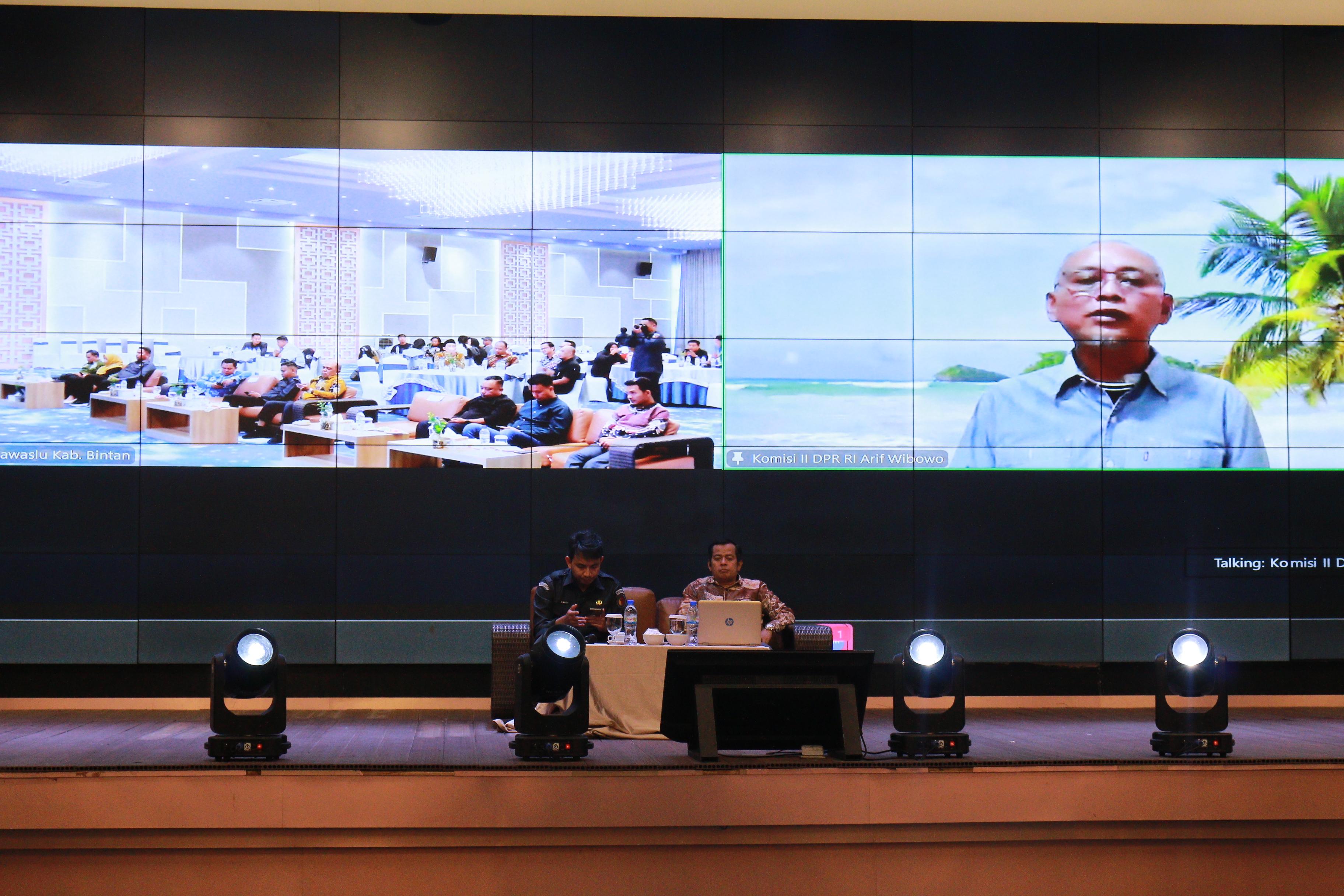 Anggota DPR RI, Arif Wibowo, saat menyampaikan materi