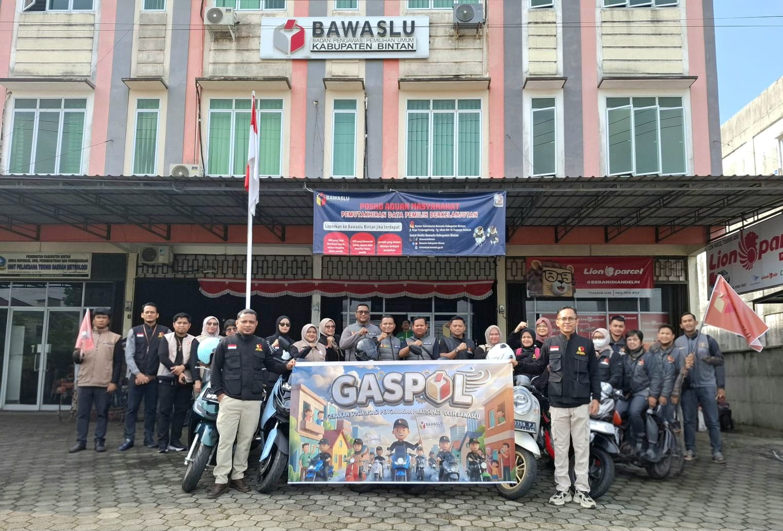 Bawaslu Kabupaten Bintan bersiap melaksanakan program Gerakan Sosialisasi Pengawasan Partisipatif Oleh Bawaslu (GASPOL) menggunakan sepeda motor, Kamis (4/12/2025)/Foto: Pemberitaan Bawaslu Bintan