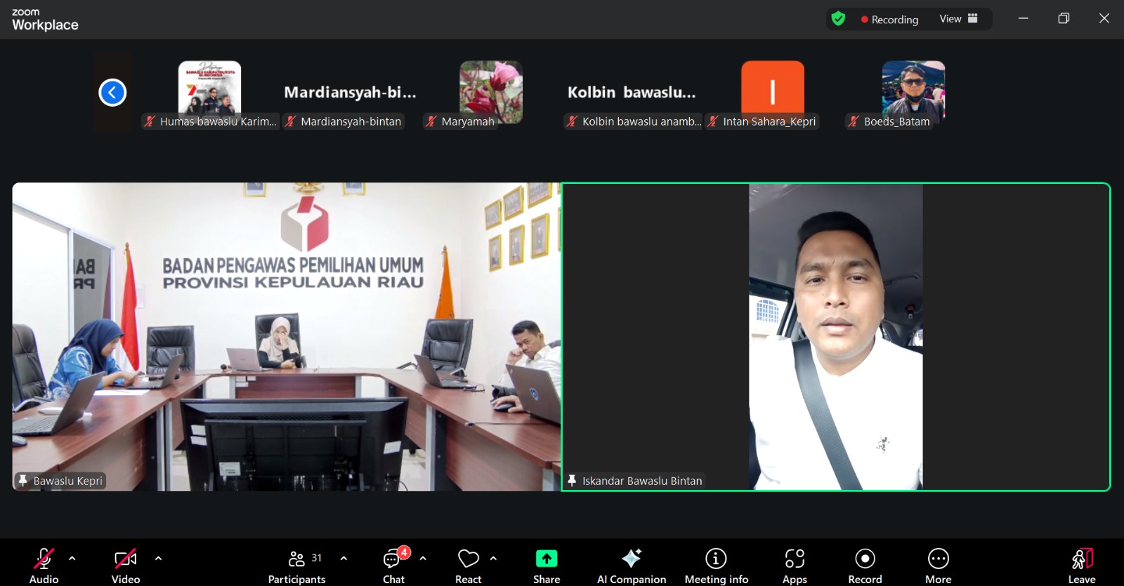 Koordinator Divisi Hukum, Partisipasi Masyarakat dan Humas, Iskandar saat  memaparkan sejumlah progres Pengawasan Pemutakhiran Data Pemilih Berkelanjutan Triwulan I secara daring, Kamis (12/3/2026)/Foto: Pemberitaan Bawaslu Bintan