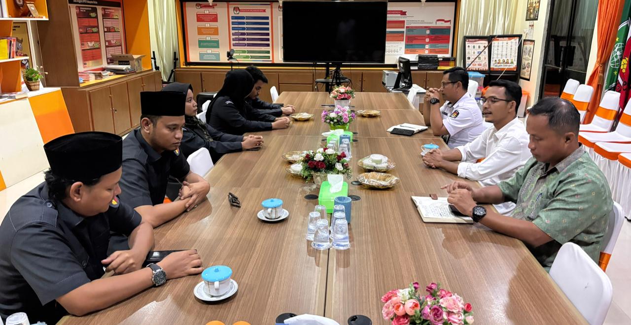 Koordinator Divisi HP2H Bawaslu Bintan, Iskandar, memaparkan langkah konkret perlindungan pemilih rentan dalam Rakor Divisi HP2H Bawaslu Kepri secara daring, Senin (8/6/2026)/Foto: Pemberitaan Bawaslu Bintan