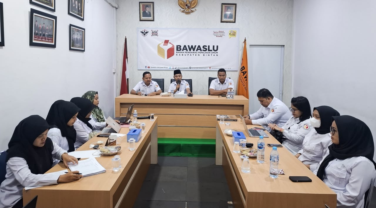 Rapat evaluasi bulanan Bawaslu Bintan membahas kerja sama dengan SLB untuk memperluas pendataan pemilih disabilitas, Rabu (8/7/2026)/Foto: Pemberitaan Bawaslu Bintan