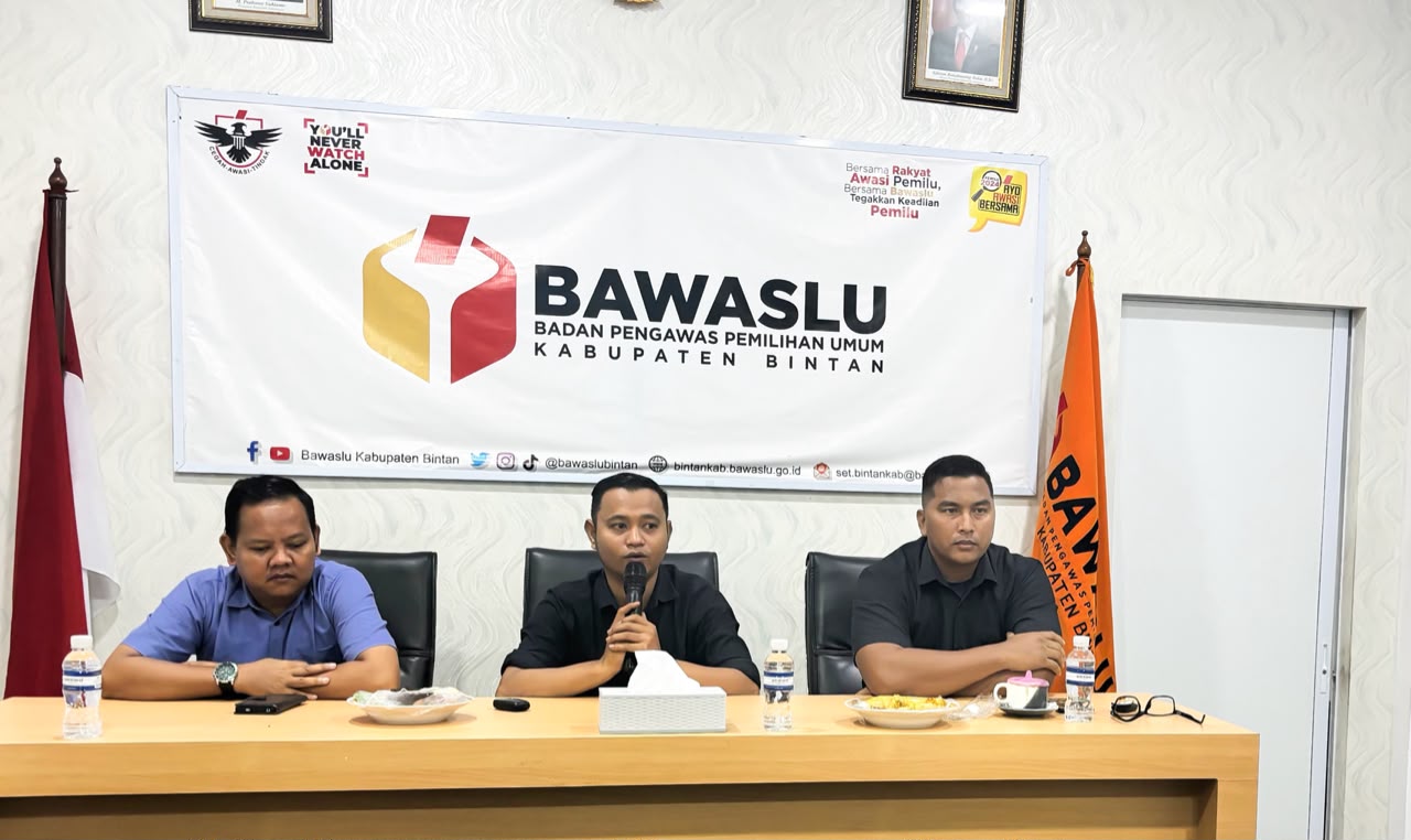 Bawaslu Bintan mengevaluasi kinerja dan menyiapkan kebutuhan jelang tahapan Pemilu 2029 dalam rapat bulanan di kantor Bawaslu Bintan, Kamis (6/8/2026)/Foto: Pemberitaan Bawaslu Bintan