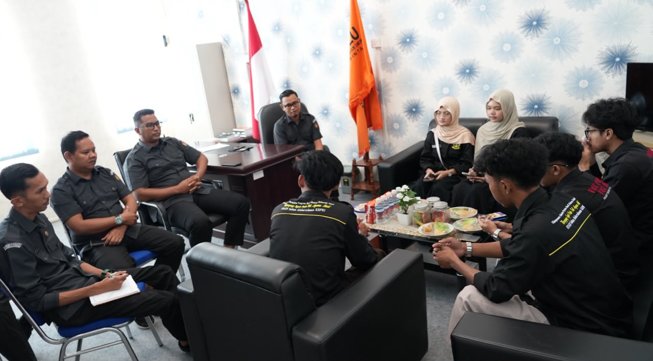 Audiensi Bawaslu Kabupaten Bintan dengan Himpunan Mahasiswa Hukum Keluarga Islam STAIN Sultan Abdurrahman Kepulauan Riau di kantornya, Senin, 10 Agustus 2026, membahas rencana pelibatan dalam Debate Competition Season IV/Foto: Pemberitaan Bawaslu Bintan