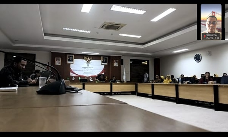 Ketua Bawaslu Bintan Sabrima Putra mengikuti secara daring Kick Off dan Sosialisasi Monitoring dan Evaluasi Keterbukaan Informasi Publik 2026, Selasa, 1 September 2026./Foto:Pemberitaan Bawaslu Bintan