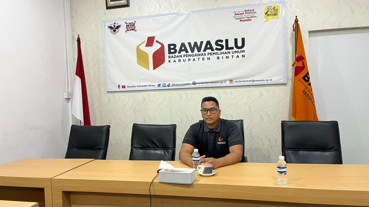 Koordinator Divisi Hukum, Pencegahan, Partisipasi Masyarakat, dan Hubungan Masyarakat Bawaslu Kabupaten Bintan Iskandar mengikuti evaluasi pascapelaksanaan Pendidikan Pengawas Partisipatif Tahun 2026 secara daring, Kamis (10/9/2026)/Foto:Pemberitaan Bawaslu Bintan