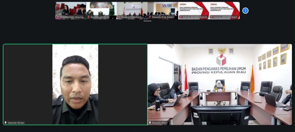 Koordinator Divisi Hukum, Pencegahan, Partisipasi Masyarakat, dan Hubungan Masyarakat Bawaslu Bintan, Iskandar, menyampaikan perkembangan pengawasan pemutakhiran data pemilih dalam rapat koordinasi Bawaslu Kepri secara daring, Senin (28/9/2026)/Foto:Pemberitaan Bawaslu Bintan