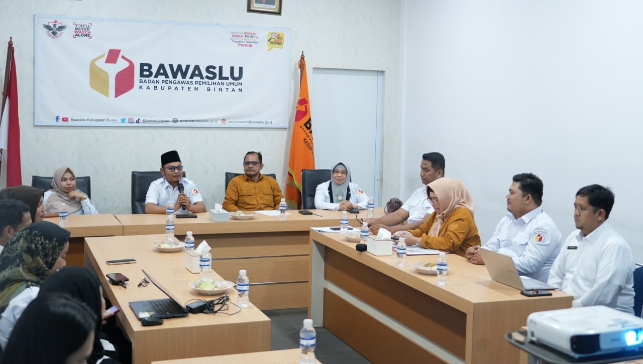 Ketua Bawaslu Bintan Sabrima Putra berbicara dalam verifikasi pembentukan Saka Adhyasta Pemilu, Rabu (30/9/2026)/Foto:Pemberitaan Bawaslu Bintan