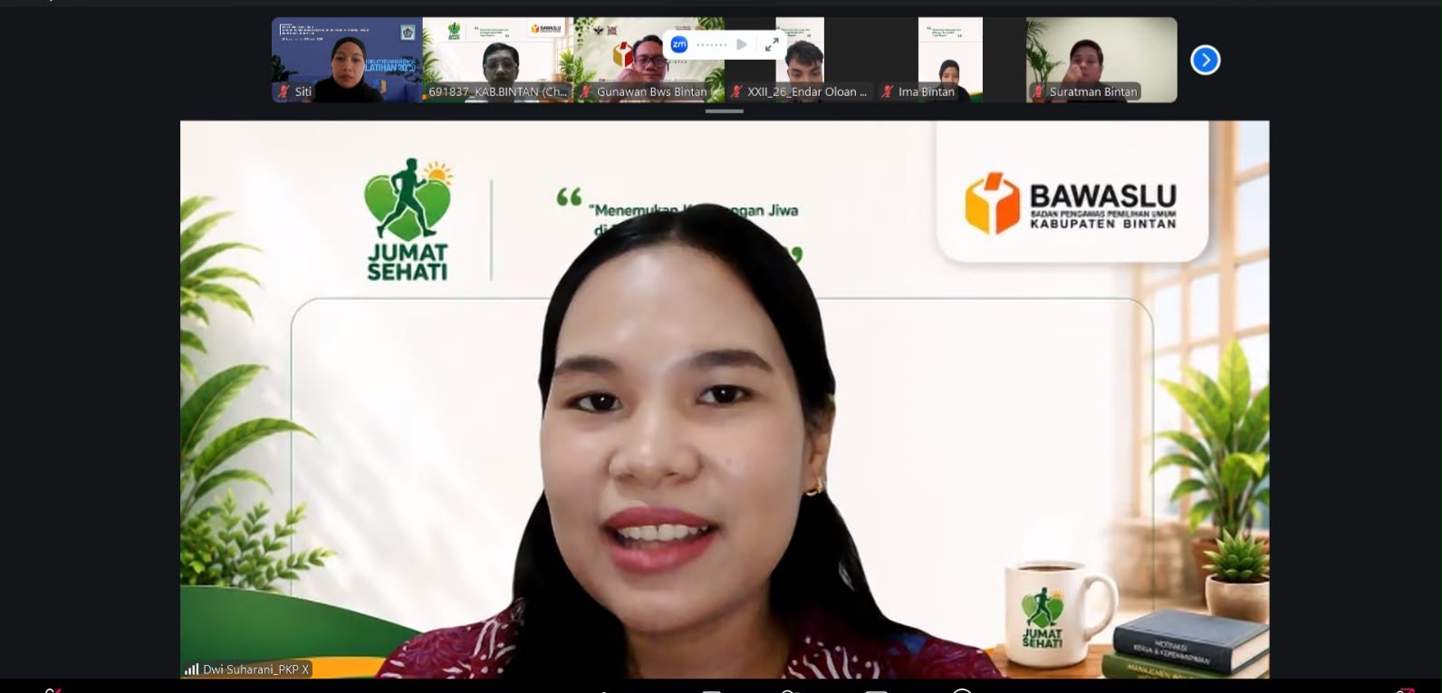 Kepala Subbagian Administrasi Bawaslu Kabupaten Bintan Dwi Suharani Raja Guk Guk saat memberikan pembinaan dalam Jumat Sehati secara daring, Jumat, 2 Oktober 2026/Foto: Pemberitaan Bawaslu Bintan