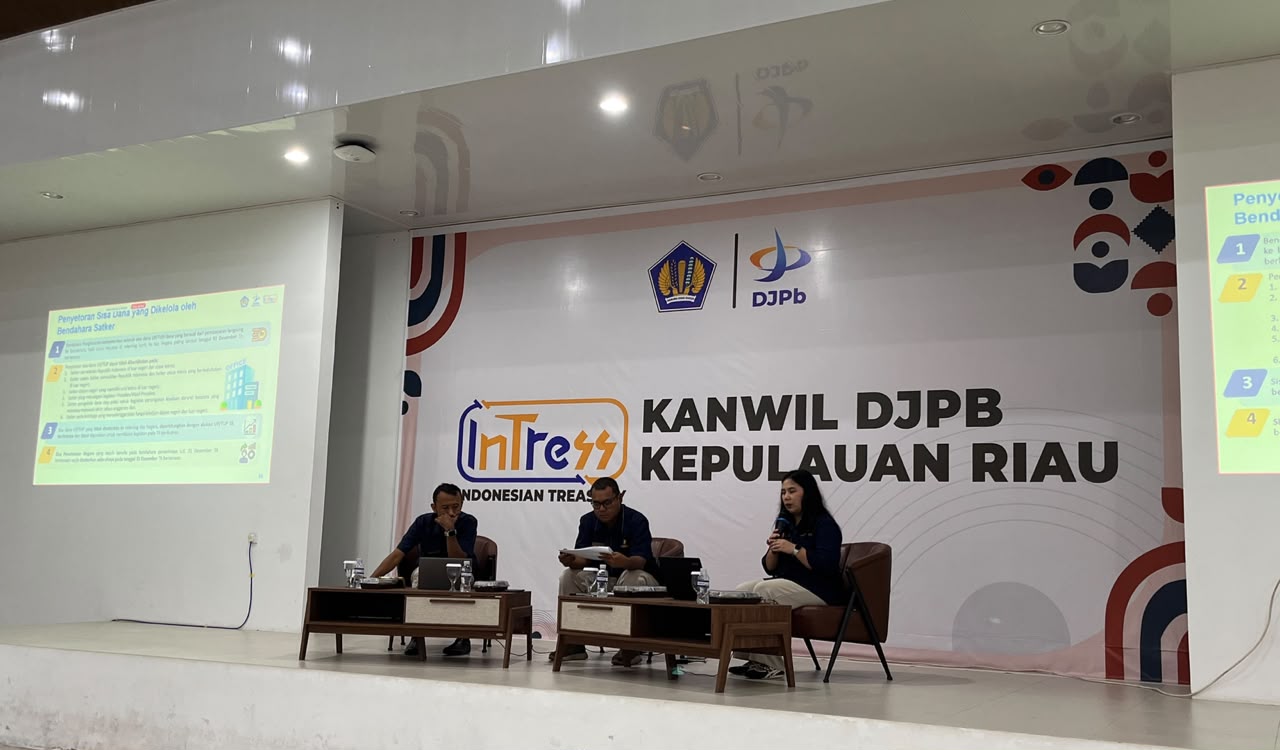 Narasumber dari jajaran KPPN Tanjungpinang dan Kanwil DJPb Kepulauan Riau memberikan paparan dalam sosialisasi akhir tahun anggaran di Aula Kanwil DPb Kepulauan Riau, Rabu (21/10/2026)/Foto:Pemberitaan Bawaslu Bintan