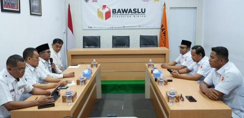 Momen koordinasi bersama Badan Kesatuan Bangsa dan Politik (Kesbangpol) serta Badan Keuangan dan Aset Daerah (BKAD) Kabupaten Bintan, Rabu (13/5/2026)/ Foto: Pemberitaan Bawaslu Bintan