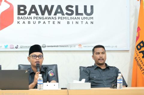 Ketua Bawaslu Bintan, Sabrima Putra membuka kegiatan penguatan SDM dan kearsipan di Bintan, Senin (25/5/2026)/Foto: Pemberitaan Bawaslu Bintan