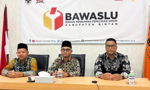 Pimpinan Bawaslu Kabupaten Bintan mengikuti rakor penyusunan IKU Bawaslu se-Kepulauan Riau yang digelar secara daring, Kamis (25/6/2026)/Foto: Pemberitaan Bawaslu Bintan