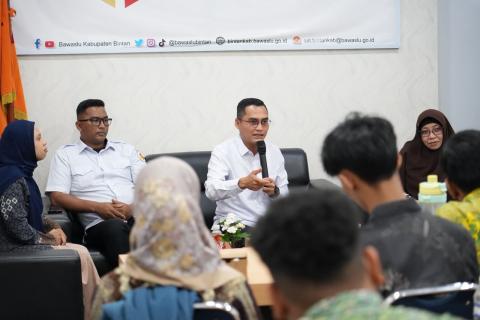 Anggota Bawaslu Provinsi Kepulauan Riau, Febriadinata, menyampaikan materi dalam Pendidikan Pengawasan Partisipatif di kantor sekretariat Bawaslu Bintan, Rabu, 12 Agustus 2026/Foto: Pemberitaan Bawaslu Bintan