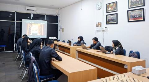 Jajaran Bawaslu Kabupaten Bintan mengikuti pelatihan “Humas Upgrade Series #1: Penulisan Berita Efektif” yang digelar Bawaslu RI secara daring dari ruang rapat Bawaslu Bintan, Senin (14/9/2026)/Foto:Pemberitaan Bawaslu Bintan