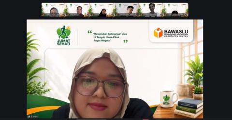 Bendahara Pengeluaran Bawaslu Bintan, Pramesti Putri, saat memberikan tausiah dalam kegiatan Jumat Sehati daring bertema "Sedekah Pembawa Rezeki", Jumat (16/10/2026)/Foto: Pemberitaan Bawaslu Bintan