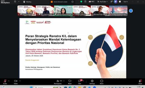 Direktur Ideologi, Kebangsaan, Politik, dan Demokrasi Kementerian PPN/Bappenas, Nuzula Anggraini, memaparkan materi dalam sosialisasi daring Keputusan Ketua Bawaslu Nomor 2 Tahun 2026 tentang Pedoman Penyusunan Renstra, Senin (26/10/2026)/Foto:Pemberitaan Bawaslu Bintan