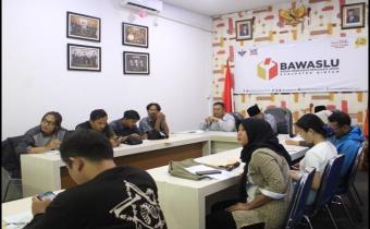 saat sesi diskusi Bawaslu Kabupaten Bintan bersama Media Pers