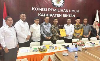 Penyerahan Berita Acara Rapat Pleno Rekapitulasi PDPB di Kantor KPU Kabupaten Bintan,Rabu (02/7/2025)/ Foto: Publikasi dan Pemberitaan Bawaslu Bintan