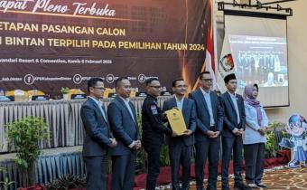Penyerahan SK dan Berita Acara Penetapan Kepala Daerah Terpilih Kabupaten Bintan