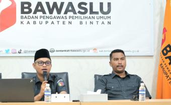 Ketua Bawaslu Bintan, Sabrima Putra membuka kegiatan penguatan SDM dan kearsipan di Bintan, Senin (25/5/2026)/Foto: Pemberitaan Bawaslu Bintan