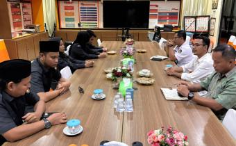 Koordinator Divisi HP2H Bawaslu Bintan, Iskandar, memaparkan langkah konkret perlindungan pemilih rentan dalam Rakor Divisi HP2H Bawaslu Kepri secara daring, Senin (8/6/2026)/Foto: Pemberitaan Bawaslu Bintan
