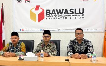 Pimpinan Bawaslu Kabupaten Bintan mengikuti rakor penyusunan IKU Bawaslu se-Kepulauan Riau yang digelar secara daring, Kamis (25/6/2026)/Foto: Pemberitaan Bawaslu Bintan