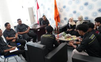 Audiensi Bawaslu Kabupaten Bintan dengan Himpunan Mahasiswa Hukum Keluarga Islam STAIN Sultan Abdurrahman Kepulauan Riau di kantornya, Senin, 10 Agustus 2026, membahas rencana pelibatan dalam Debate Competition Season IV/Foto: Pemberitaan Bawaslu Bintan