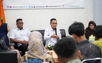 Anggota Bawaslu Provinsi Kepulauan Riau, Febriadinata, menyampaikan materi dalam Pendidikan Pengawasan Partisipatif di kantor sekretariat Bawaslu Bintan, Rabu, 12 Agustus 2026/Foto: Pemberitaan Bawaslu Bintan