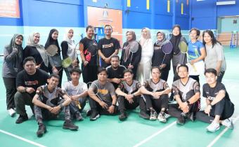Pimpinan dan staf Bawaslu Kabupaten Bintan berfoto bersama seusai mengikuti kegiatan Jumat Sehati melalui olahraga bulutangkis di Abimatha Badminton Hall, Jumat (4/9/2026)/Foto:Pemberitaan Bawaslu Bintan