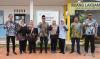 Ketua dan jajaran Bawaslu Kabupaten Bintan bersama pihak SLBN Kijang berfoto bersama usai membahas persiapan perjanjian kerja sama serta pengawasan partisipatif yang inklusif bagi kelompok disabilitas, Kamis, 23 Juli 2026.